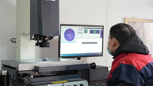 Με αιχμηρή όραση και ακριβή καθοδήγηση, καθιερώνουμε σταθερά την ποιοτική γραμμή άμυνας για καλούπια.